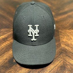New Era low profile black New York Mets hat